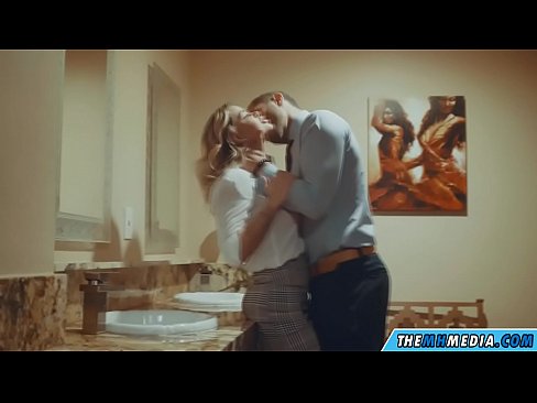 ❤️ Nalika pirang semok seduces sampeyan ing toilet umum ❤❌ Video anal ing jv.kassa-standupbar.ru ❌️❤